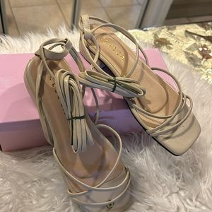 LACE UP SANDAL SIZE 9 NEW NEVER WORN